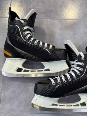 BAUER SKATES PERFECT CONDITION